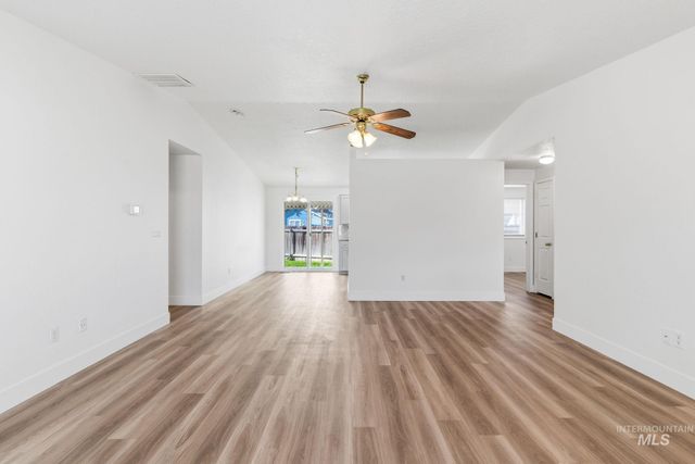 718 W Redwood Ln, Nampa, ID 83651