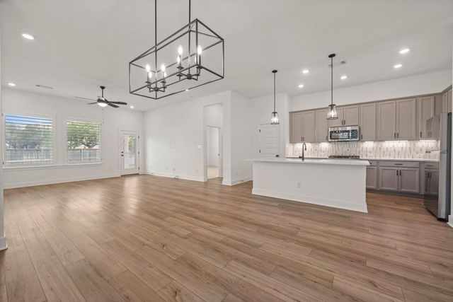 133 Rocking R CT, Georgetown, TX 78633