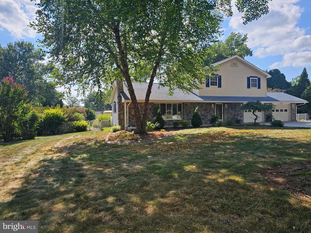 100 WEDGEWOOD CIR, Etters, PA 17319