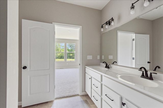1233 Heathgate Way, Fairborn, OH 45324