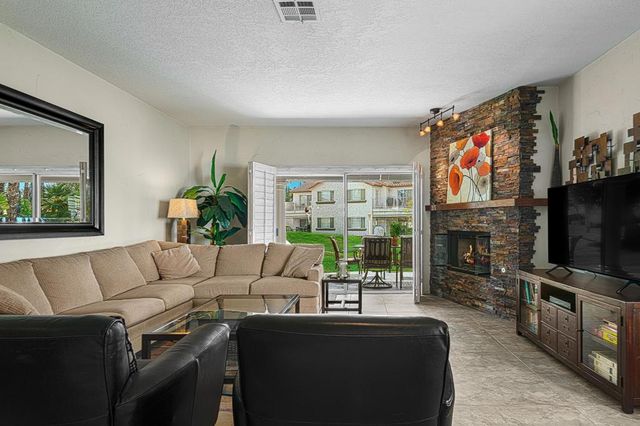 618 Vista Lago Circle N, Palm Desert, CA 92211