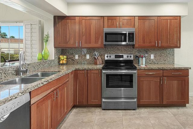 618 Vista Lago Circle N, Palm Desert, CA 92211