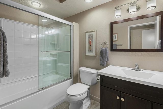 618 Vista Lago Circle N, Palm Desert, CA 92211