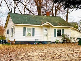 204 Robinson Clemmer Road, Dallas, NC 28034