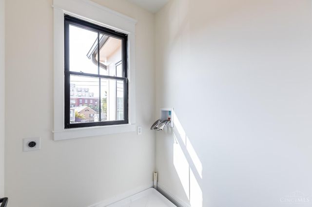 3504 Shaw Avenue, Cincinnati, OH 45208