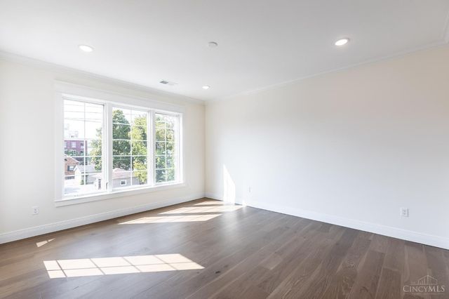 3504 Shaw Avenue, Cincinnati, OH 45208