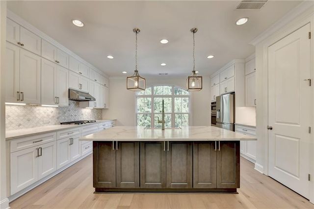 1701 Kenstone Walk, Dunwoody, GA 30338