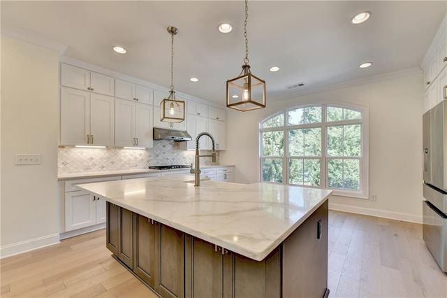 1701 Kenstone Walk, Dunwoody, GA 30338