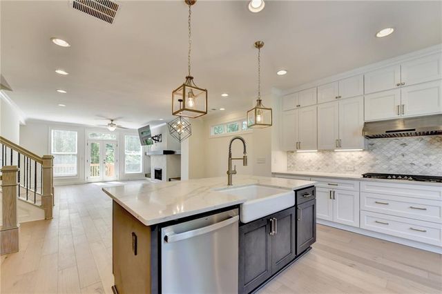 1701 Kenstone Walk, Dunwoody, GA 30338