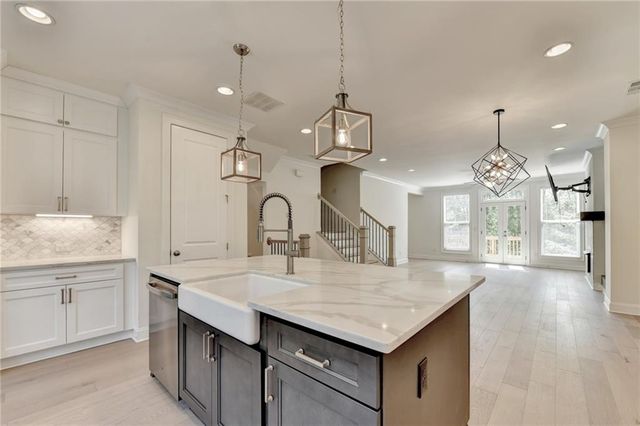 1701 Kenstone Walk, Dunwoody, GA 30338