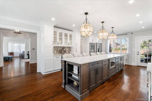 9 Lockwood Road, Scarsdale, NY 10583