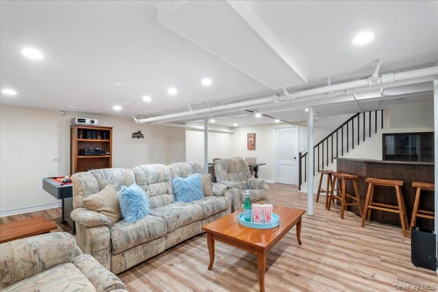 9 Lockwood Road, Scarsdale, NY 10583