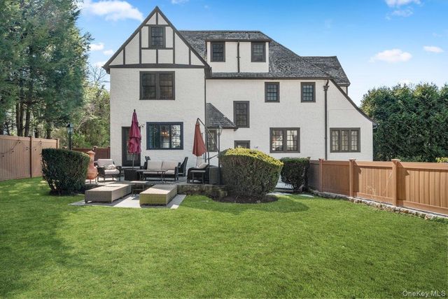 9 Lockwood Road, Scarsdale, NY 10583