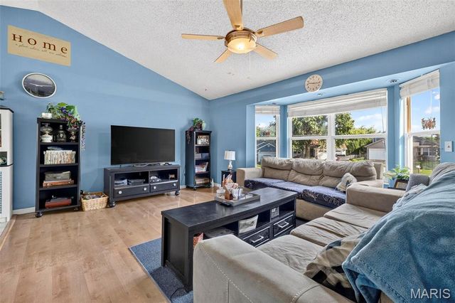 17 Kingspointe Court, St Peters, MO 63376