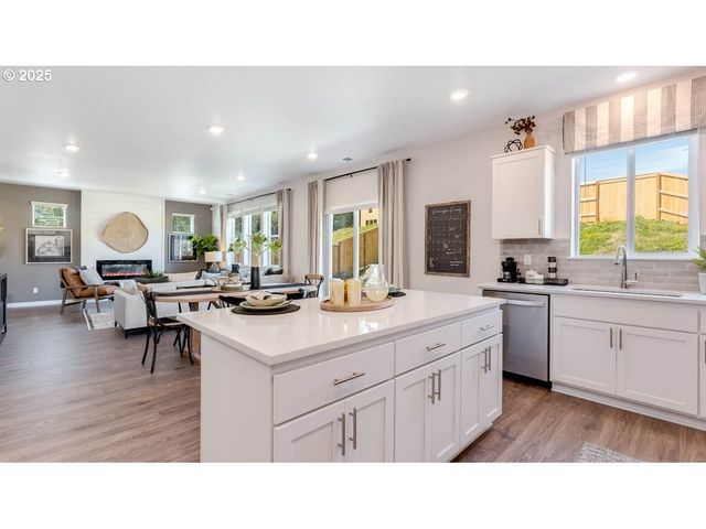 9337 Se Crystal Rose St, Happy Valley, OR 97086