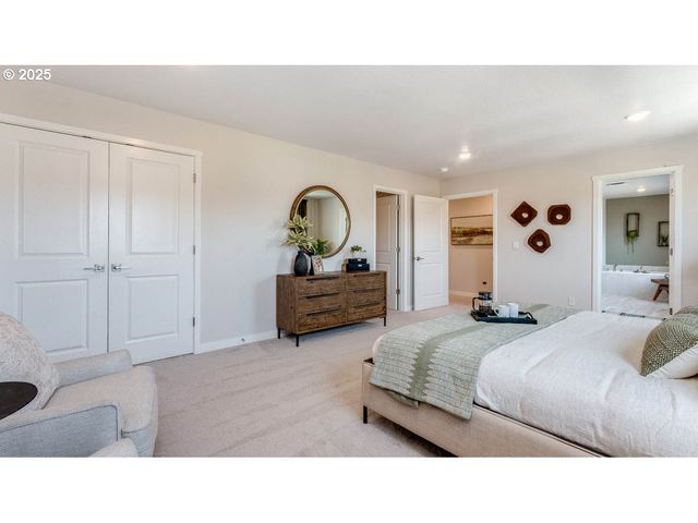 9337 Se Crystal Rose St, Happy Valley, OR 97086