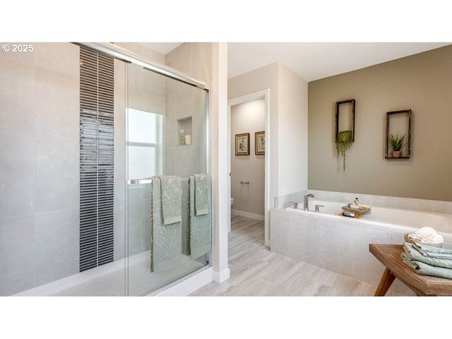 9337 Se Crystal Rose St, Happy Valley, OR 97086