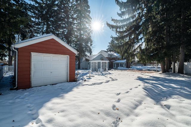 3352 N Elmwood DRIVE, Elmwood Park, WI 53405