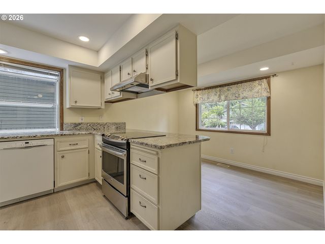 324 Se 30TH Ave, Hillsboro, OR 97123
