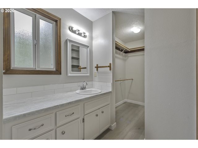 324 Se 30TH Ave, Hillsboro, OR 97123