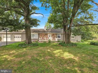 7932 JONESTOWN RD, Harrisburg, PA 17112