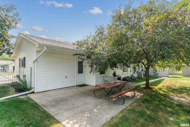 1705 ELMWOOD Drive, Bettendorf, IA 52722