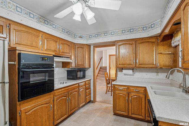 1705 ELMWOOD Drive, Bettendorf, IA 52722