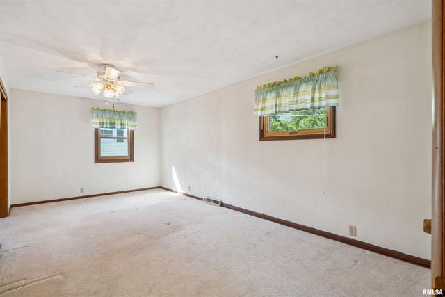 1705 ELMWOOD Drive, Bettendorf, IA 52722