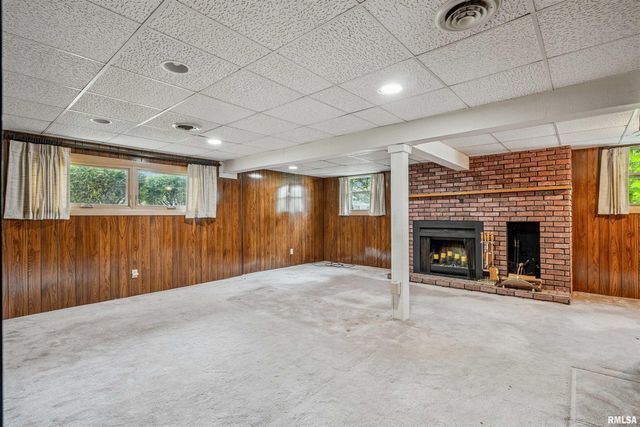 1705 ELMWOOD Drive, Bettendorf, IA 52722