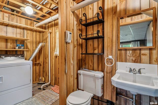 1705 ELMWOOD Drive, Bettendorf, IA 52722