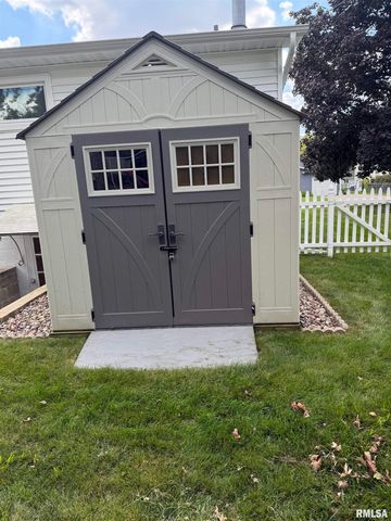 1705 ELMWOOD Drive, Bettendorf, IA 52722