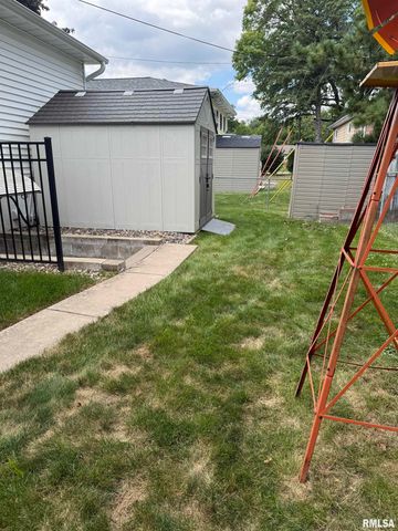 1705 ELMWOOD Drive, Bettendorf, IA 52722