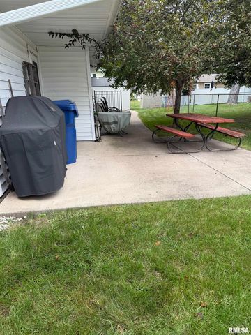 1705 ELMWOOD Drive, Bettendorf, IA 52722