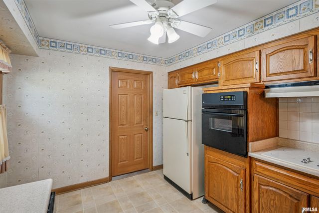 1705 ELMWOOD Drive, Bettendorf, IA 52722