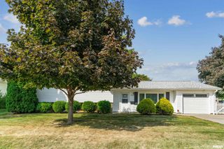 1705 ELMWOOD Drive, Bettendorf, IA 52722