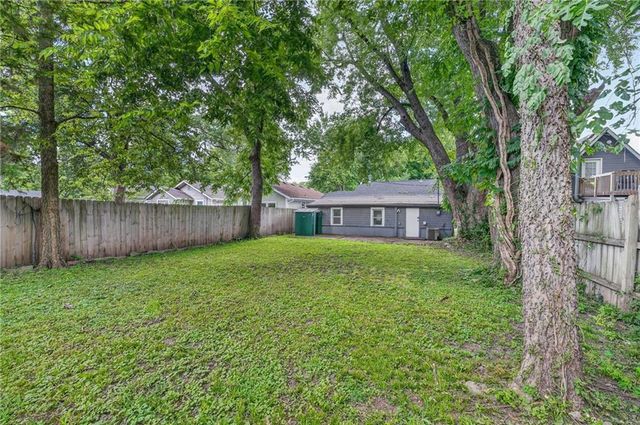 7637 JEFFERSON Street, Kansas City, MO 64114