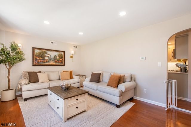 219 Linden Rd, Wayne Twp., NJ 07470