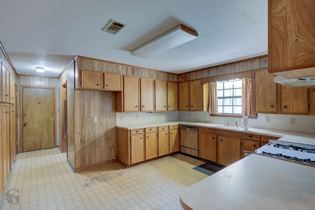 816 Bogan Lane, Coushatta, LA 71019