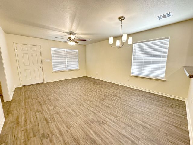 902 N Rusk Street, Weatherford, TX 76116