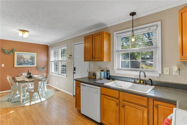 8 Pinecrest Drive, Williamston, SC 29697