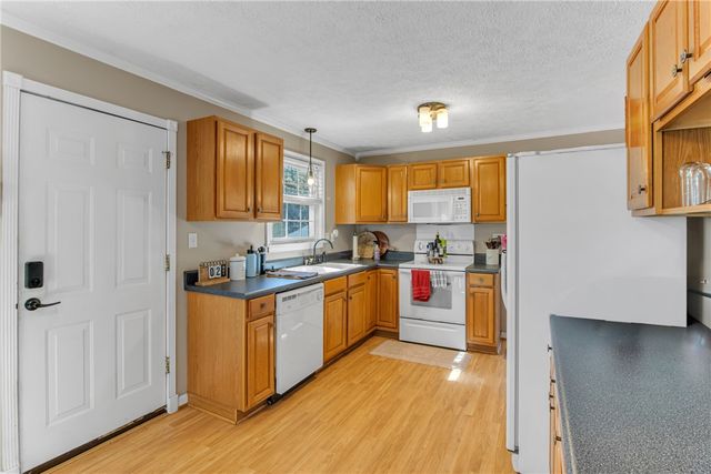 8 Pinecrest Drive, Williamston, SC 29697