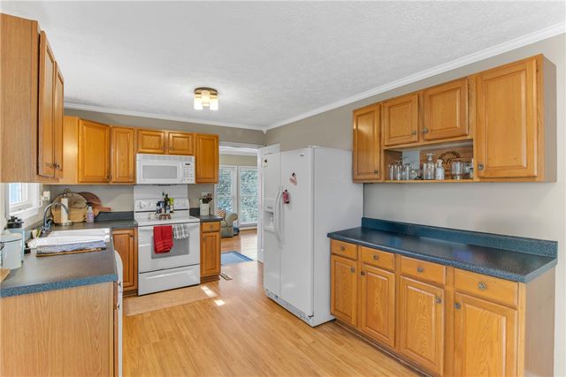 8 Pinecrest Drive, Williamston, SC 29697