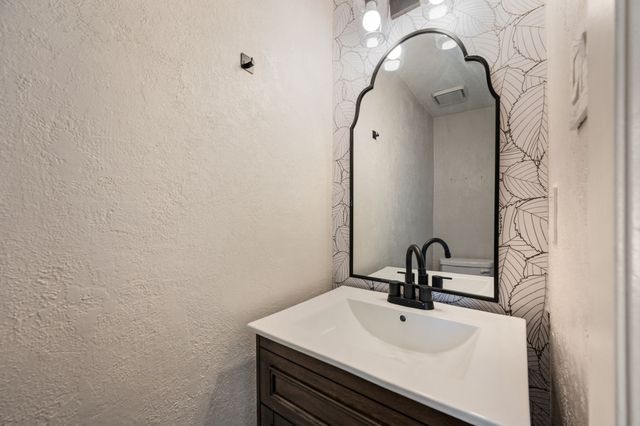 61 Abbey Road, Euless, TX 76039