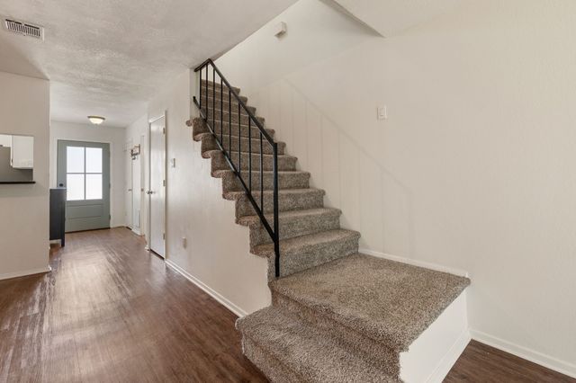 61 Abbey Road, Euless, TX 76039