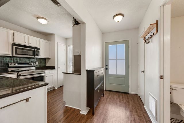 61 Abbey Road, Euless, TX 76039