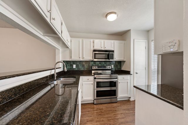 61 Abbey Road, Euless, TX 76039