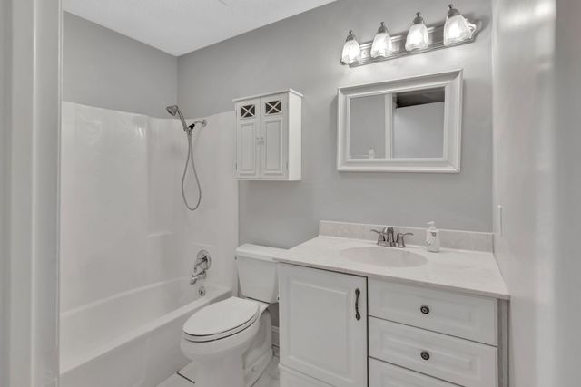 4815 Quail Hollow Dr, Old Hickory, TN 37138