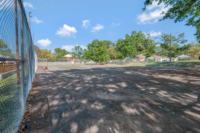 4815 Quail Hollow Dr, Old Hickory, TN 37138