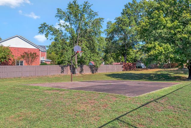 4815 Quail Hollow Dr, Old Hickory, TN 37138