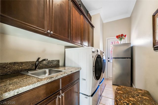 7904 Galloping Hills Street, Las Vegas, NV 89113